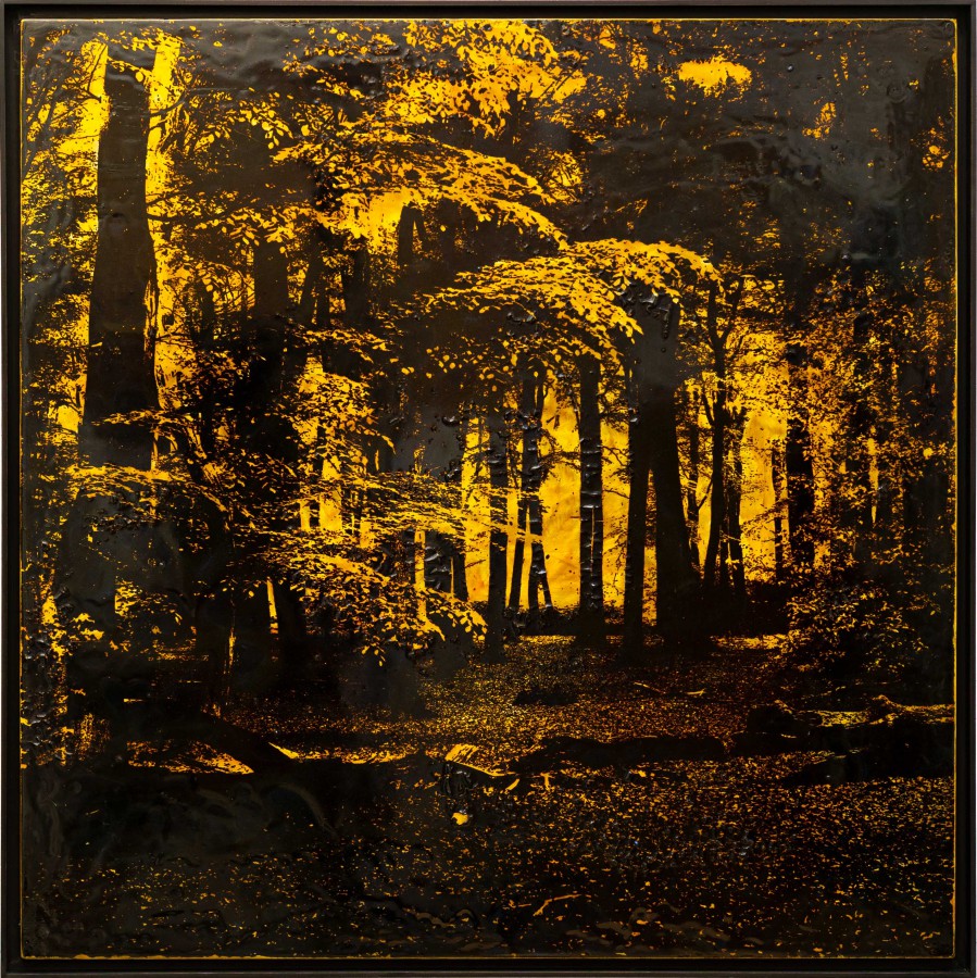 O.T., 2021, 100x100cm, Malerei und Reliefdruck auf Messing 